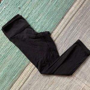 Black cropped LULU pants